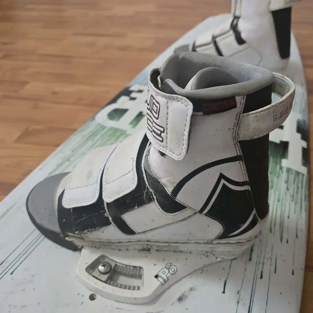 Liquid Force Waterboard Comfort Wake Board With White Bindings PS3 Model Sz 5-8